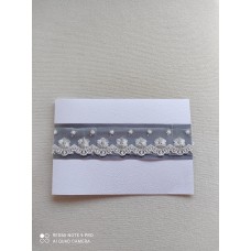 Προσκλητήριο Γάμου χειροποίητο από λευκό "δέρμα" με σατέν κορδέλα και δαντέλα